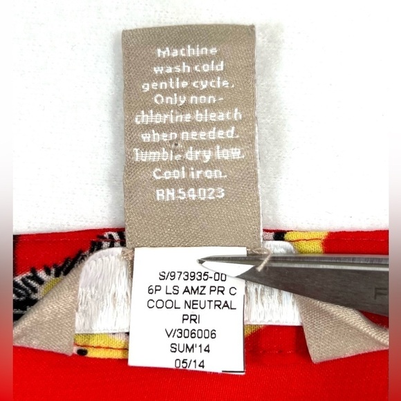 BANANA REPUBLIC Women’s Red Chiffon
Parakeet Birds Sheer Blouse Size Small - Picture 10 of 12